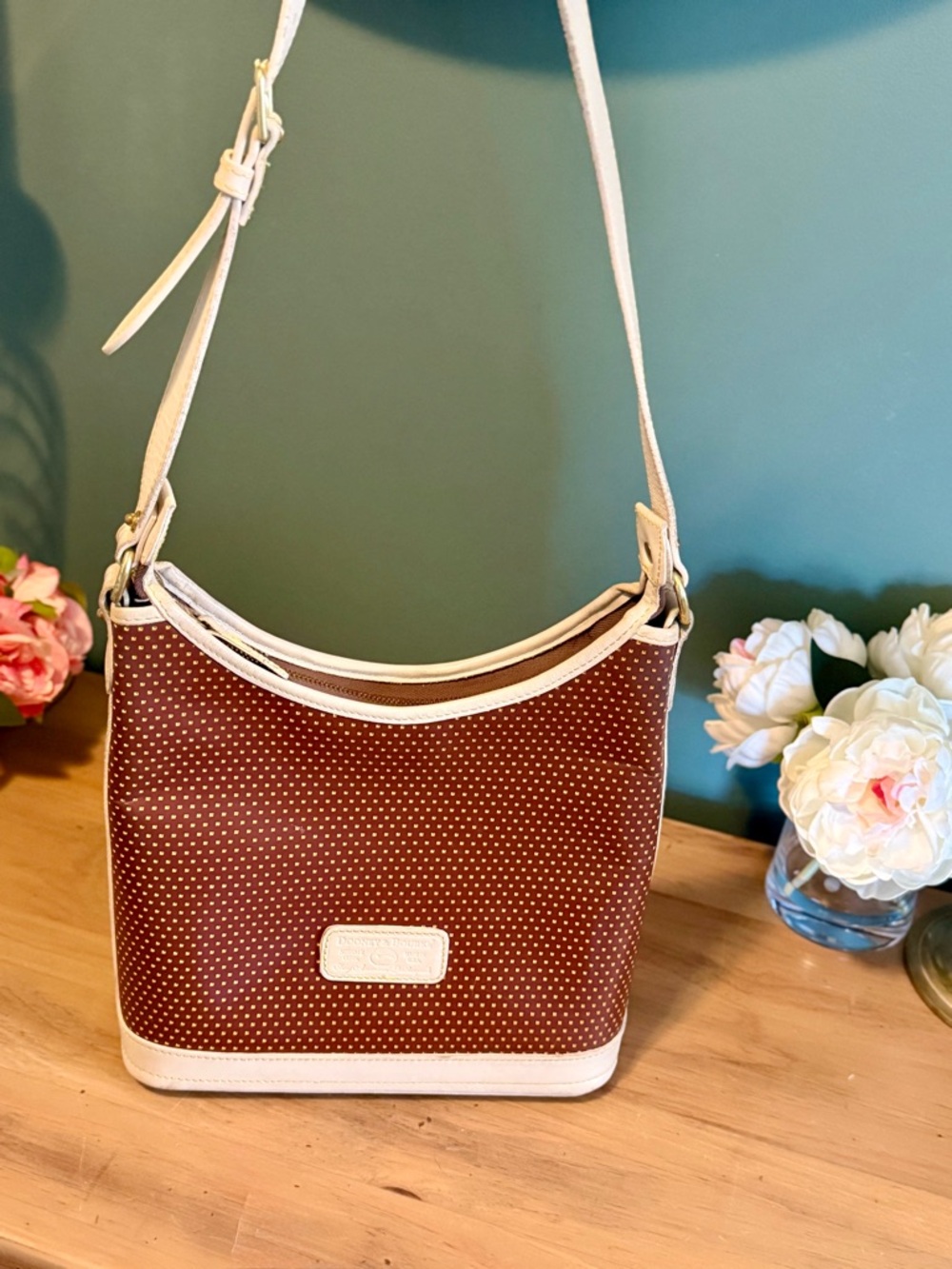 Vintage Dooney & Bourke Cabriolet Hobo Tan Brown Leather USA